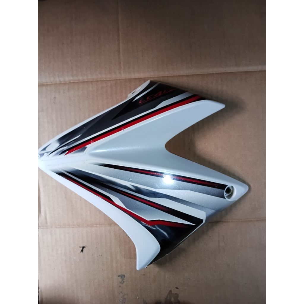 cover sayap tengki yamaha vixion old sebelah kiri 2009/2012 original
