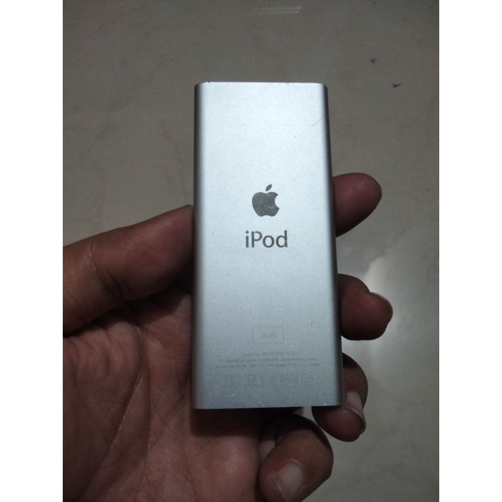 Apple Ipod Nano Gen 2 Generasi 2nd Kapasitas 2 Gb Perak Silver MP3 Player Spesial Limited Edition Re