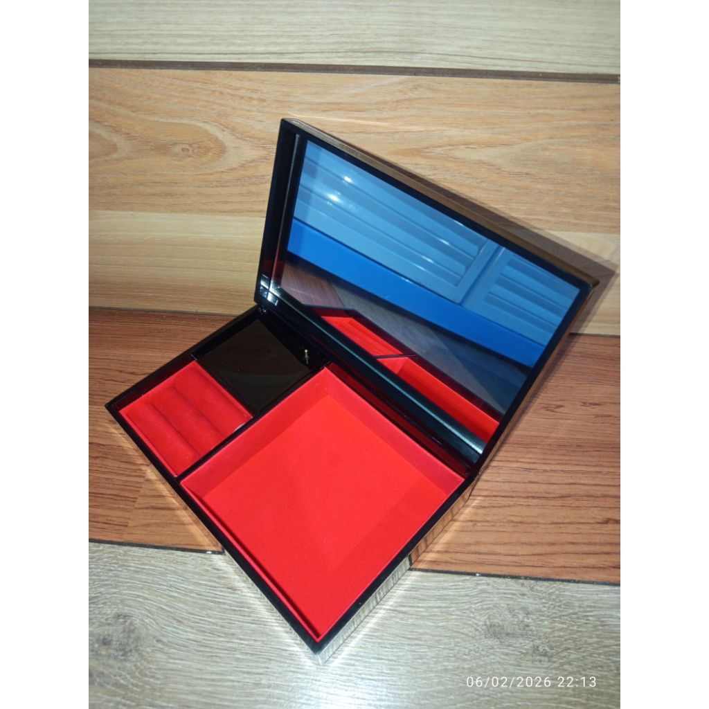 Kotak Perhiasan Musik Antik