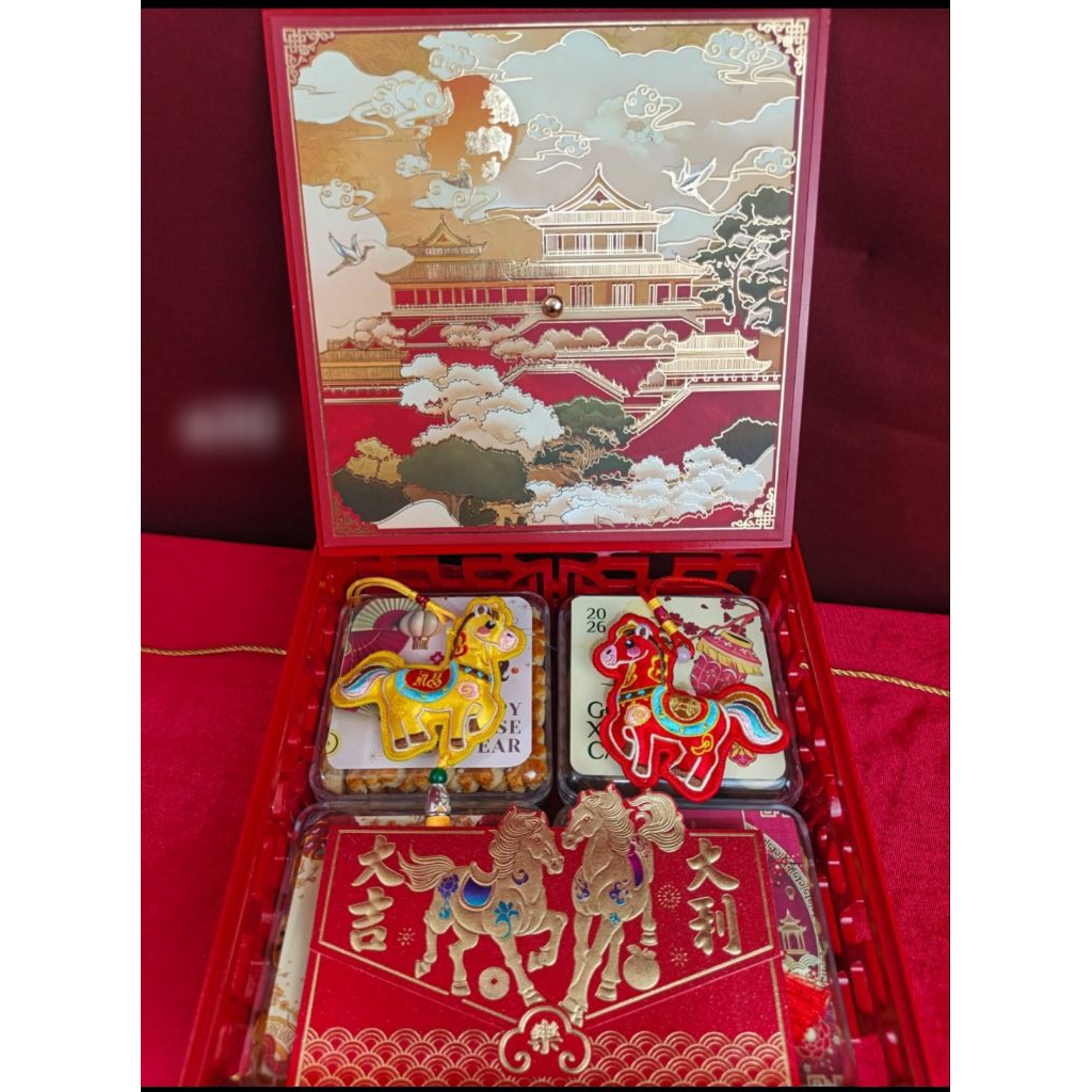 Hampers Imlek Box Premium Isi 4 Cookies dengan Hiasan Ornamen Imlek