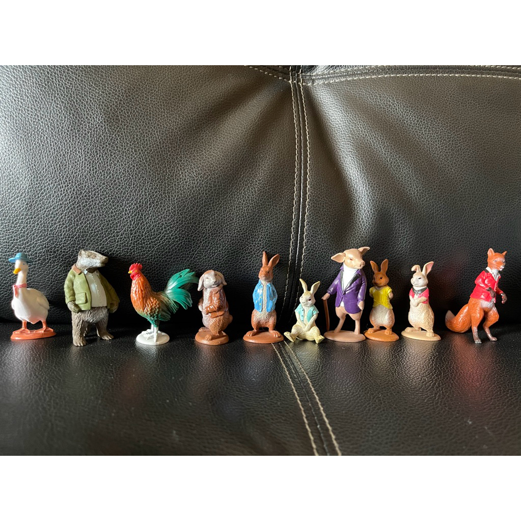 Figure Set Peter Rabbit Family Original Like New get 10 figurine