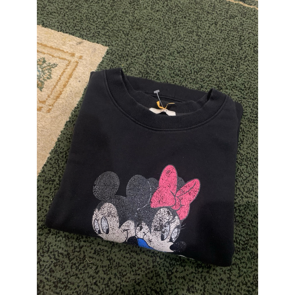 Crewneck hitam wanita