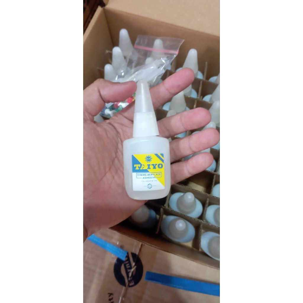 LEM TAIYO CYANO JUMBO (PER BOTOL)