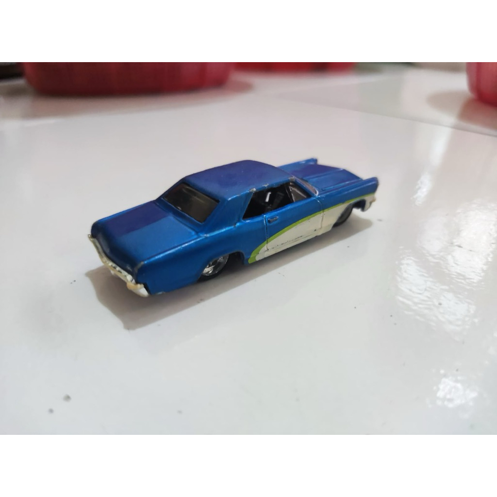MAISTO 1965 BUICK RIVIERA DIECAST LOOSE
