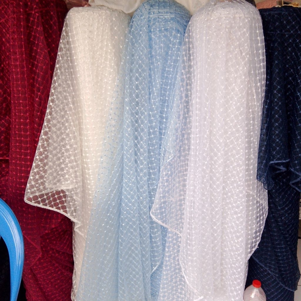 Kain Tile Dot Mutiara Akar / Tille Salju Premium Lembut - Bahan Kebaya, Dress, Hijab & Dekorasi (Har