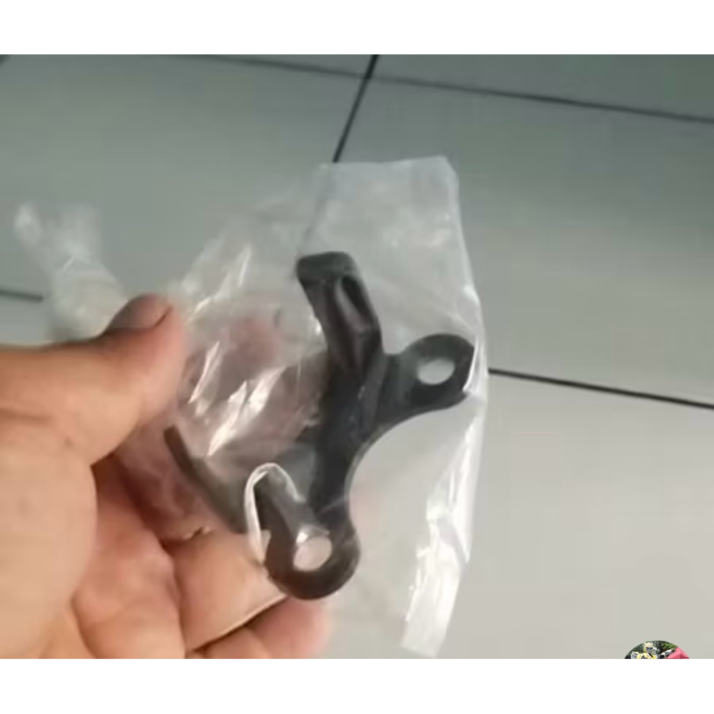 plat penahan kunci kontak tiger lama revo original