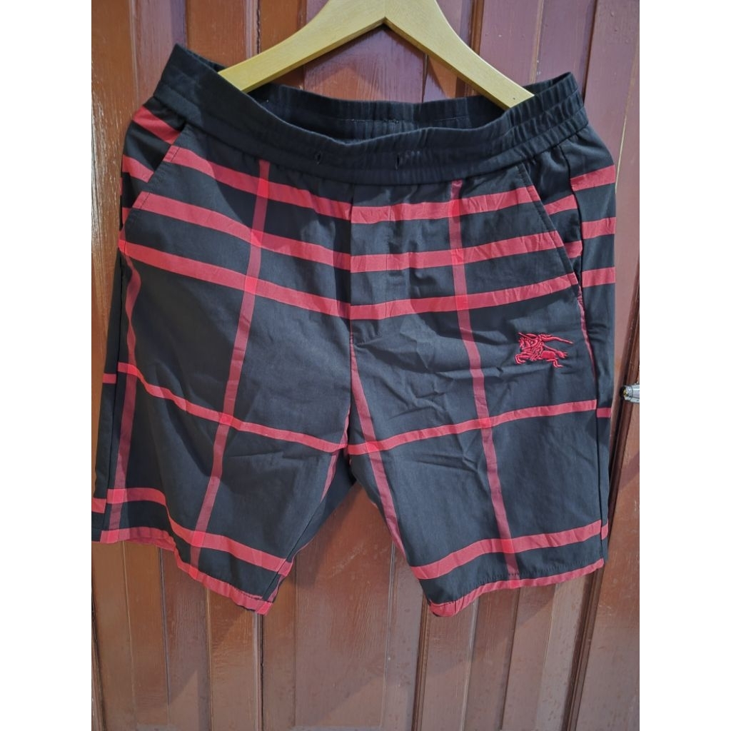 celana pendek burberry