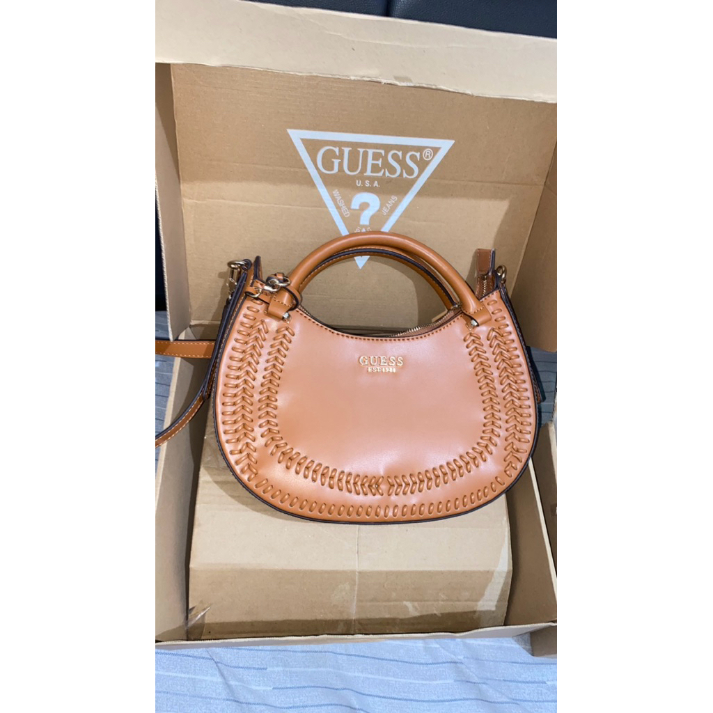 Preloved GUESS TATUM SATCHEL. 100% Original Tas Guess preloved like new