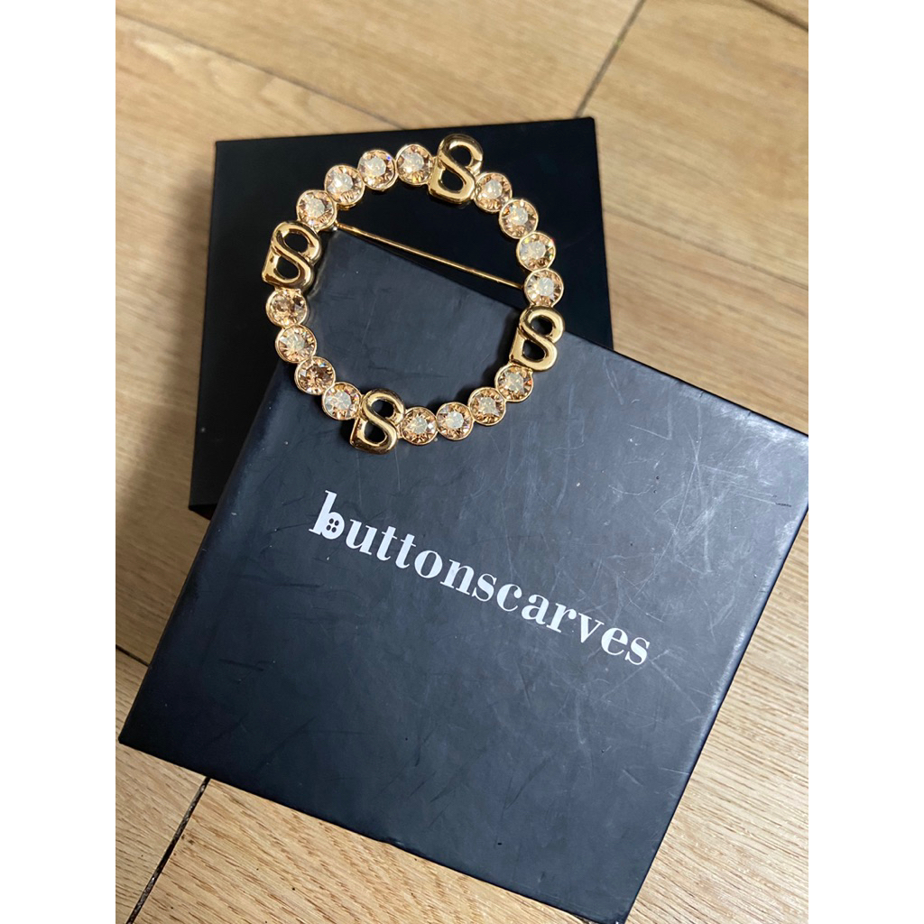 anna round brooch by buttonscarves warna gold / original / preloved brooch buttonscarves