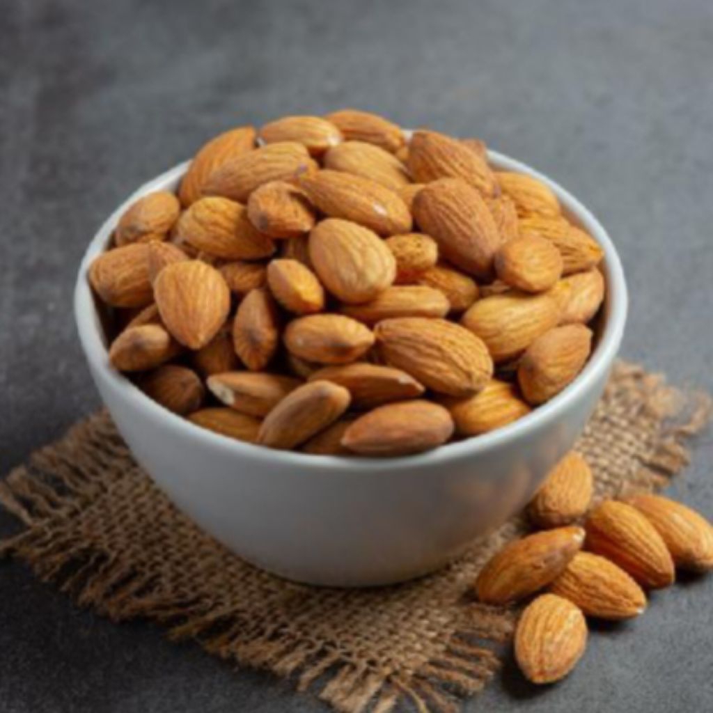 Almond Mentah/ Kacang Almond Mentah Kupas