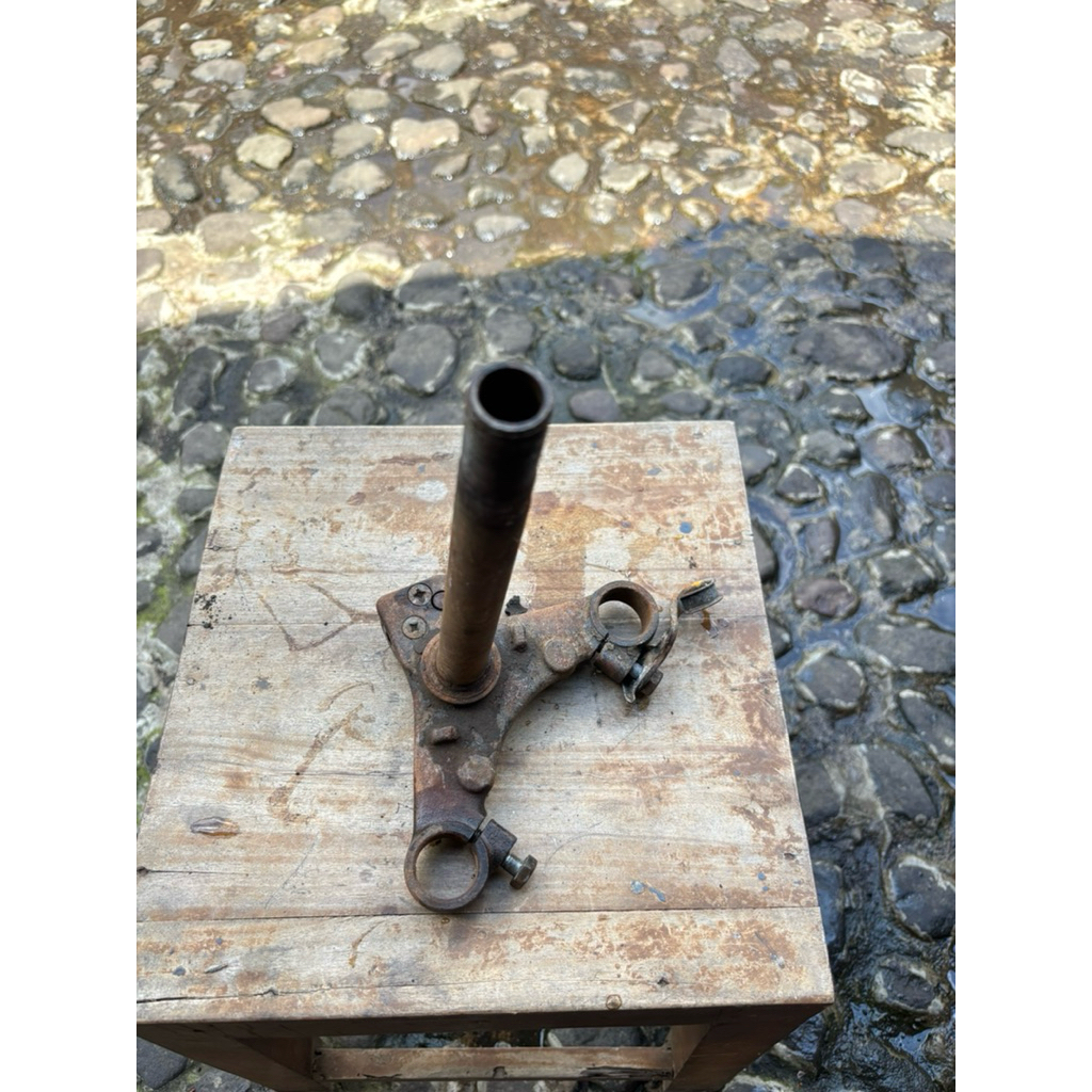 segitiga bawah gl100 gl125 original T bawah gl100