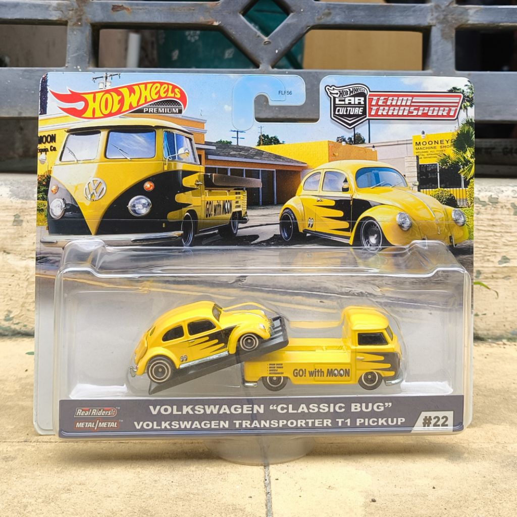 Hot Wheels Team Transport Volkswagen Classic Bug & T1 Pickup Transporter Mooneyes