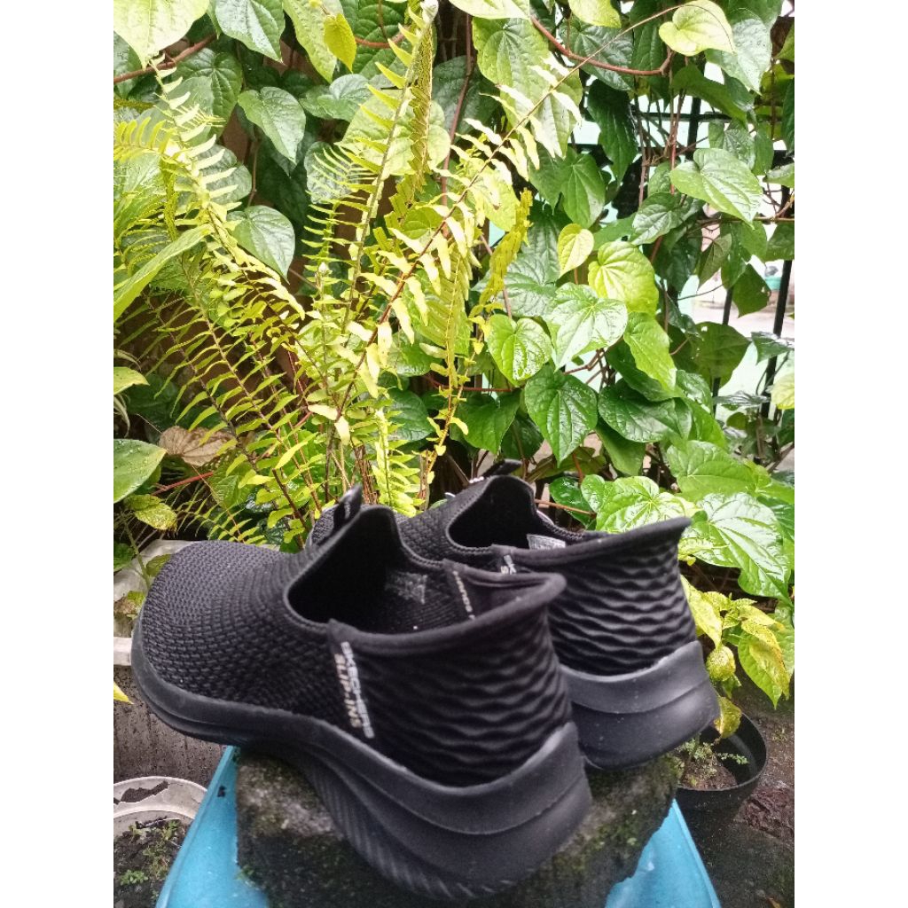 Skechers slip ins wanita