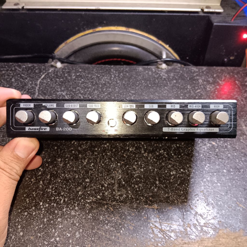 Preamp Parametrik Mobil Second Bassfire BA-200 Custom Potensiometer baru + LED biru + kapasitor MKM 