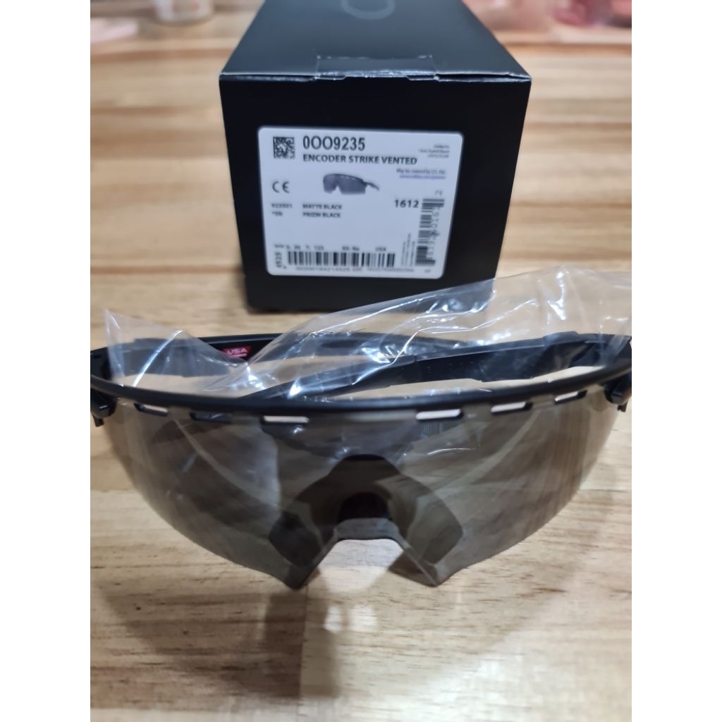 OAKLEY KACAMATA Type ENCODER STRIKE VENTED