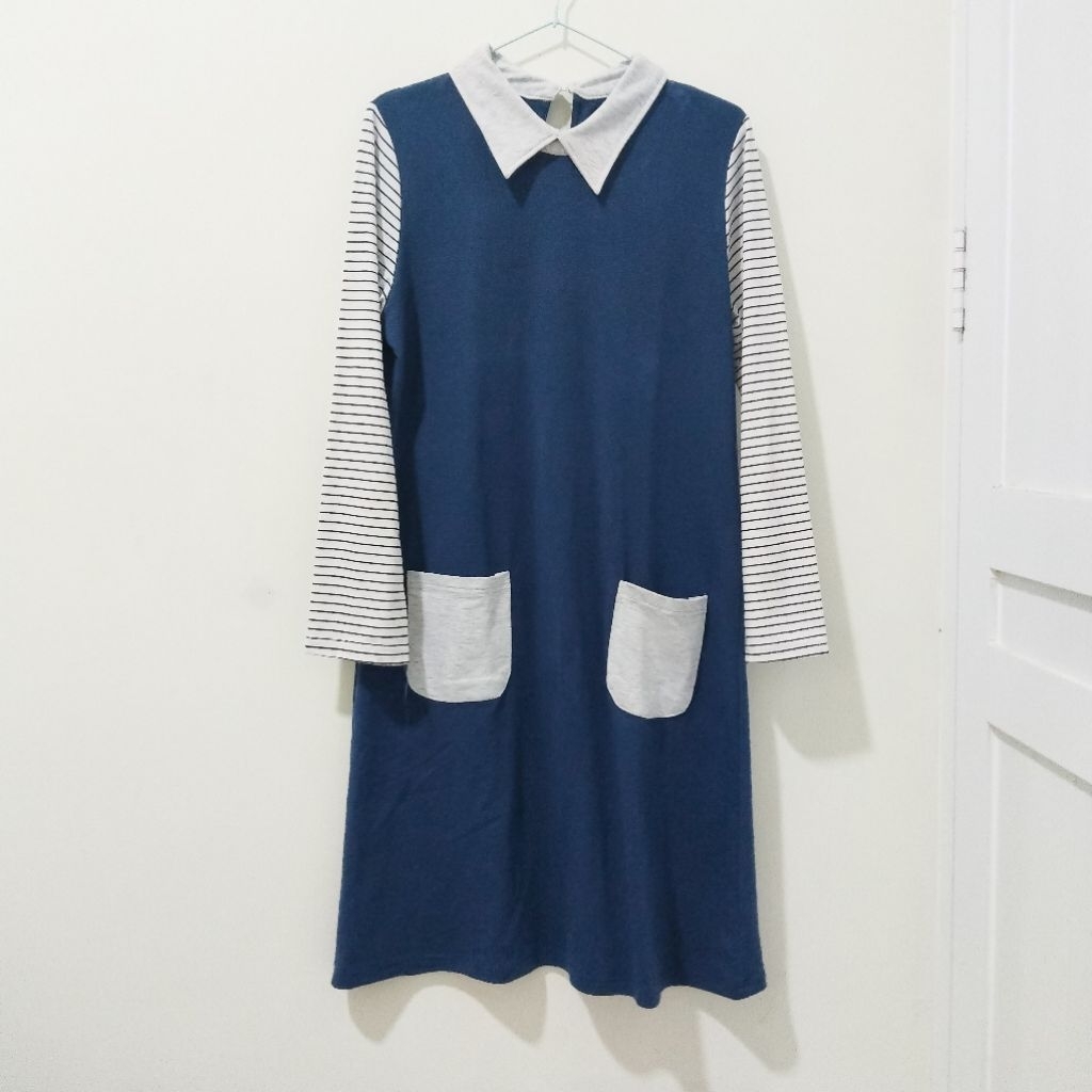 Preloved bekas second Kaos Tunik Biru Garis Garis Abu Putih Midi Dress | Bahan kaus atasan muslimah 