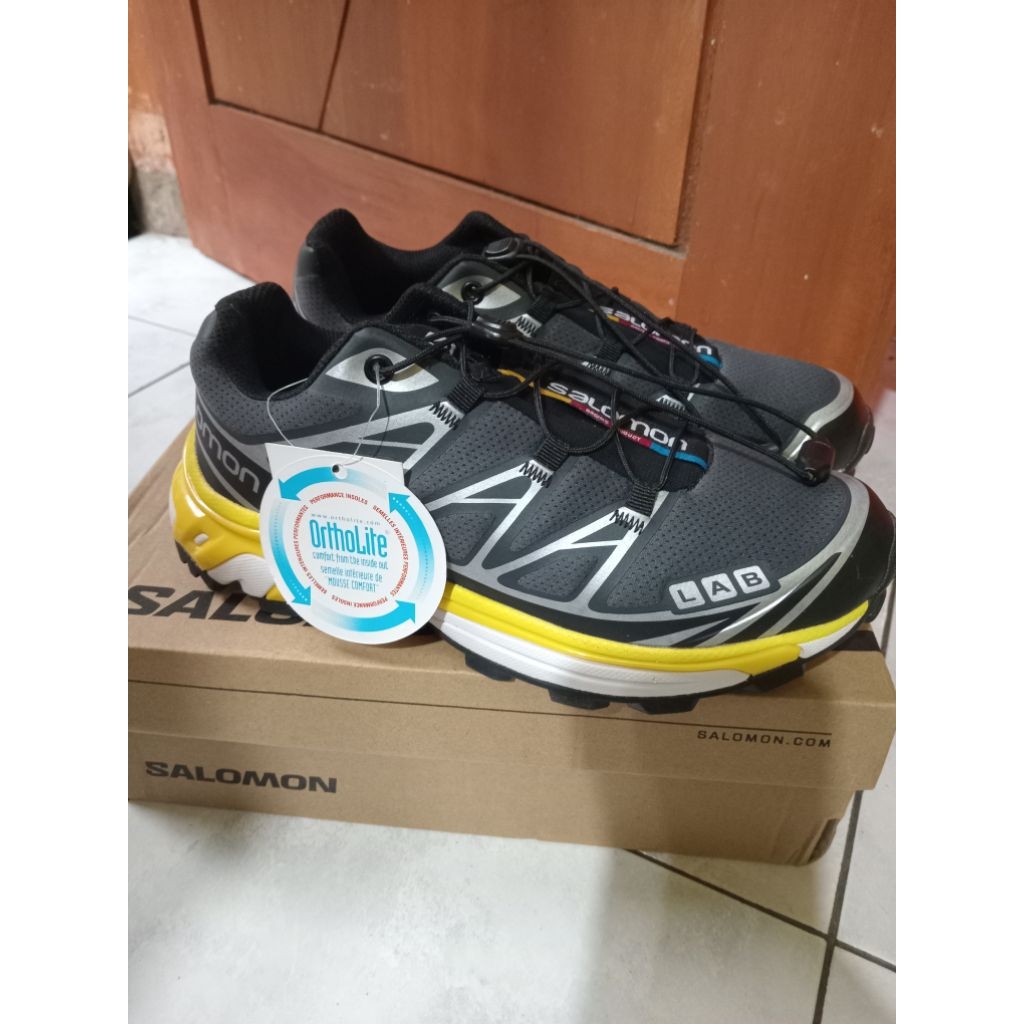 sepatu salomon