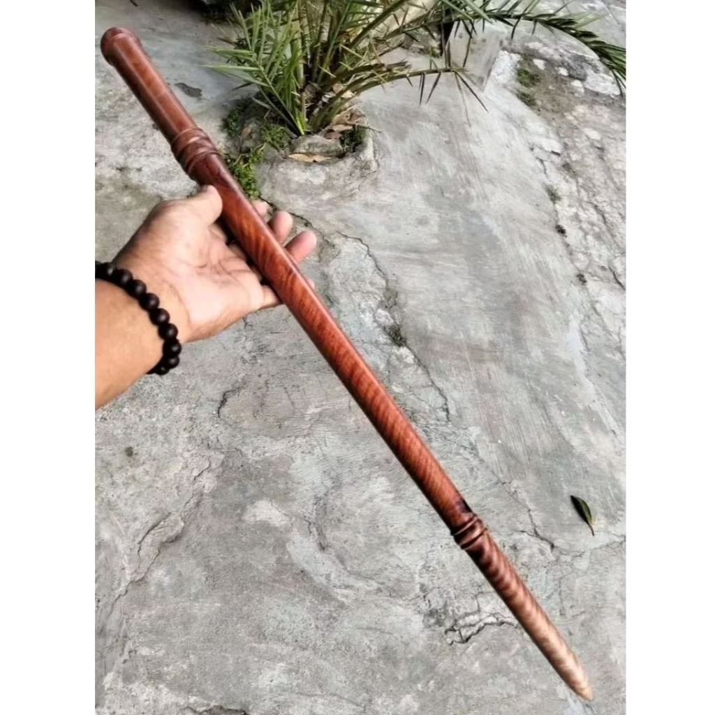 Tongkat komando kayu stigi
