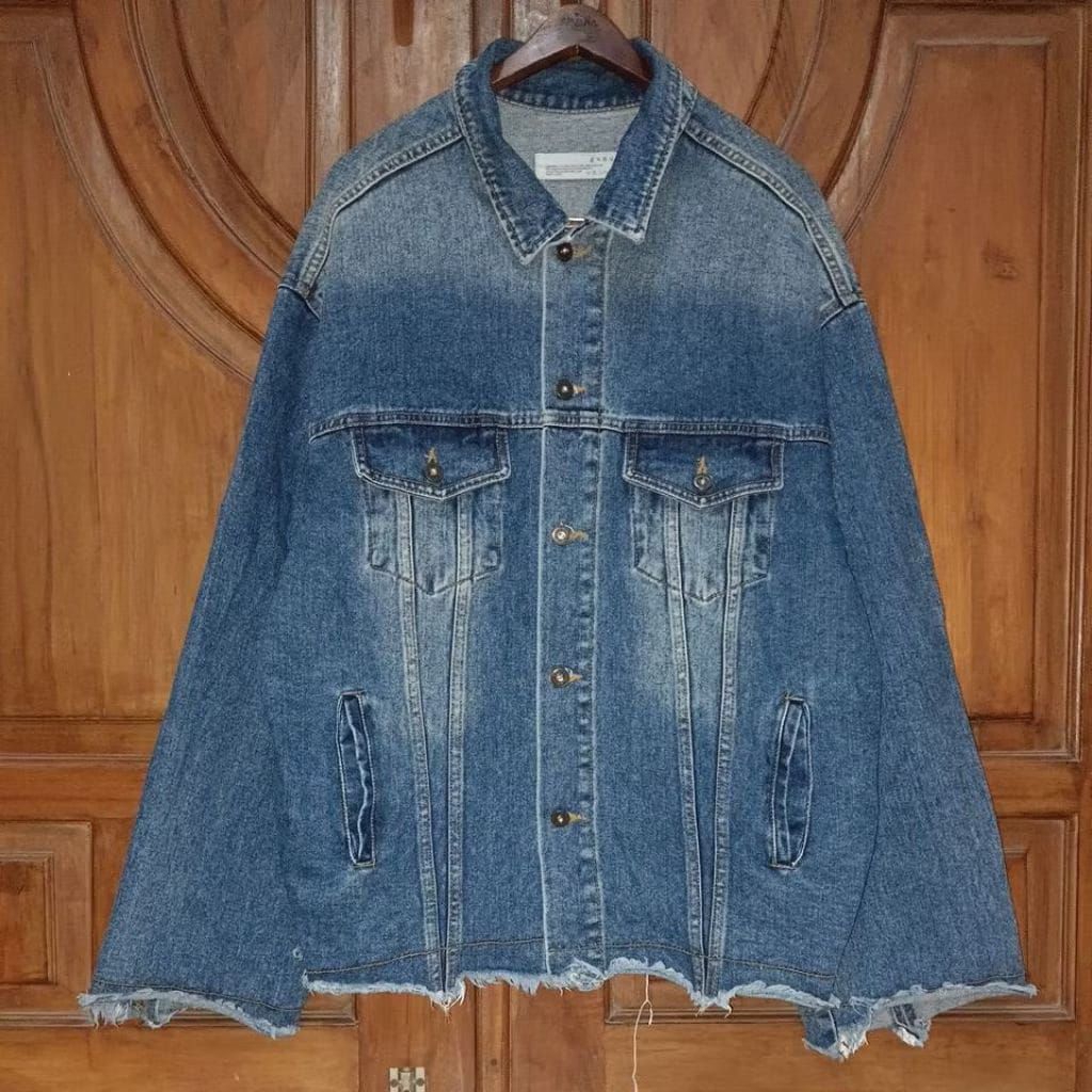 PRELOVED GAMU Jaket Jeans Denim Semi Batwing Pria Navy Washed Cutting Rawis Bigsize LD 134
