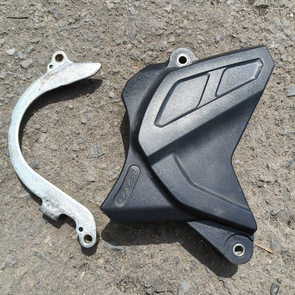 Cover gear depan CRF 150L Original set plat (bekas)