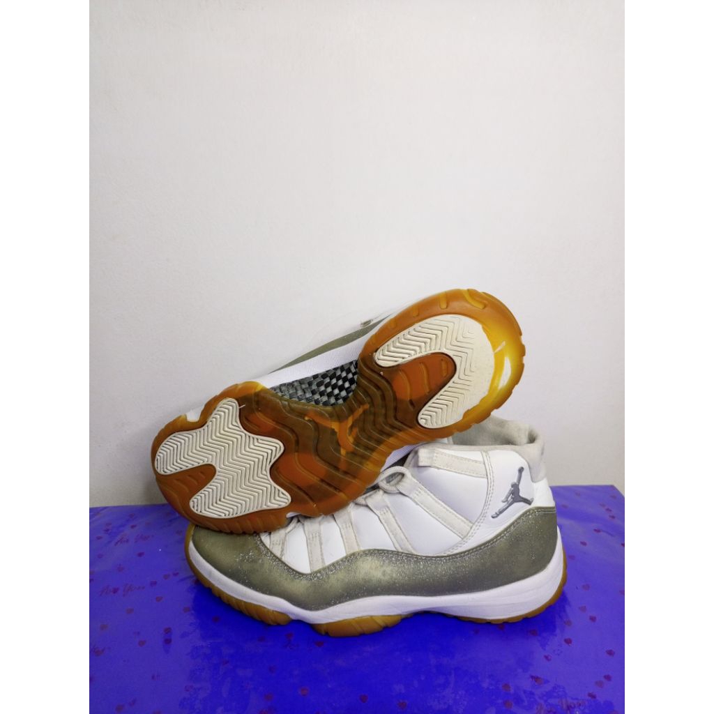 Sepatu second Nike Air Jordan 11 Retro
