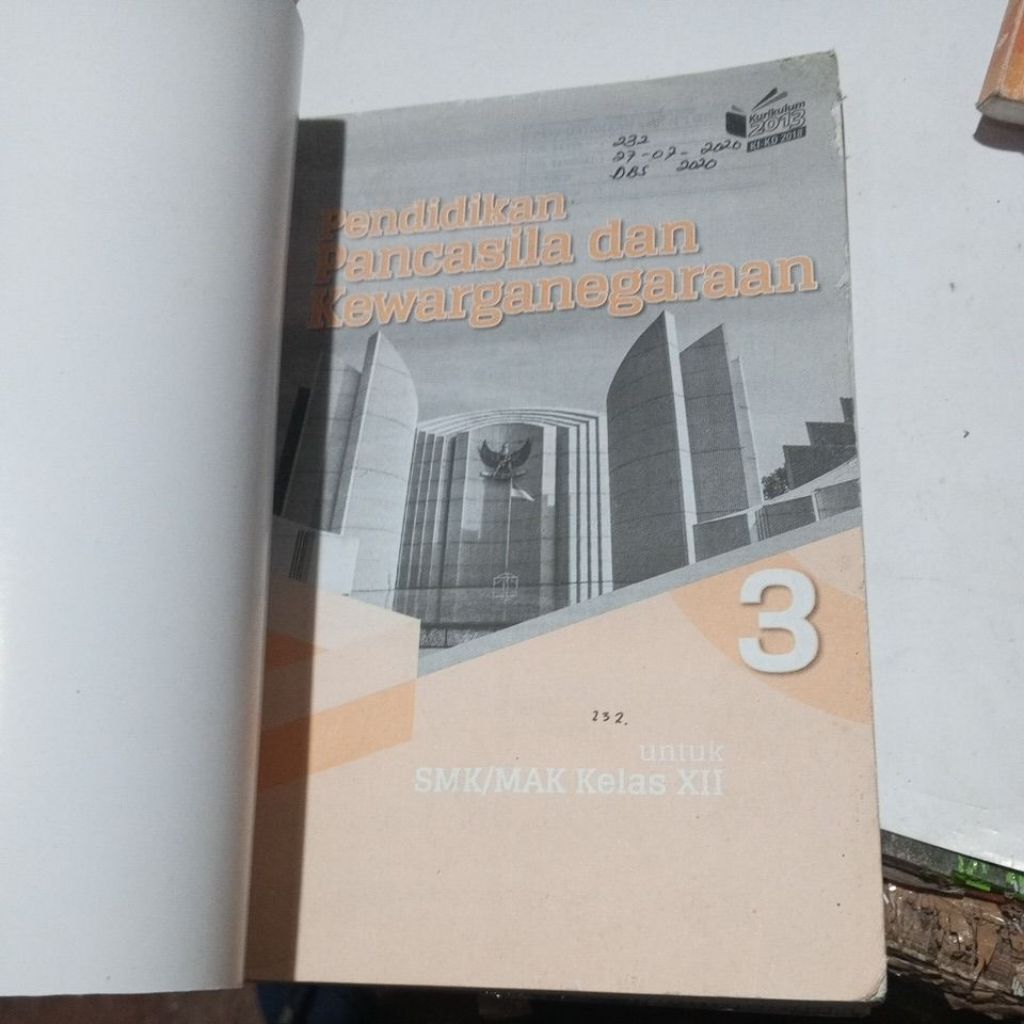BUKU PPKN/PENDIDIKAN PANCASILA DAN KEWARGANEGAAN UNTUK SMK KELAS XII/12 PENERBIT ERLANGGA KONDISI BU