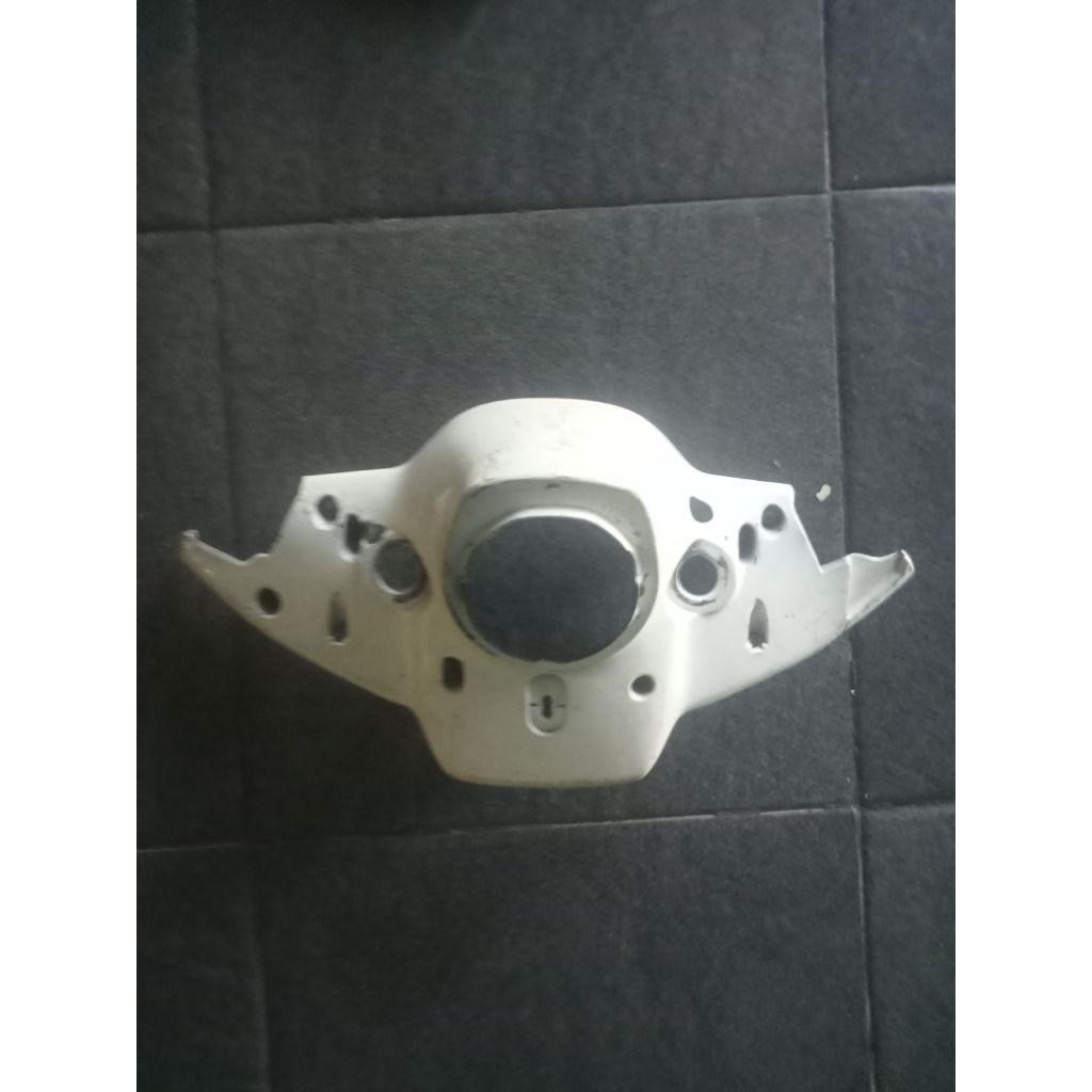 batok totok lampu depan bagian bawah Yamaha crypton force 1  fiz original