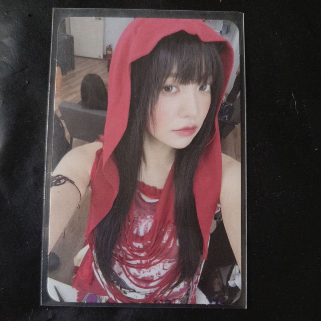 [ OFFICIAL ] PC PHOTOCARD YERI RED VELVET COSMIC TUDUNG MERAH