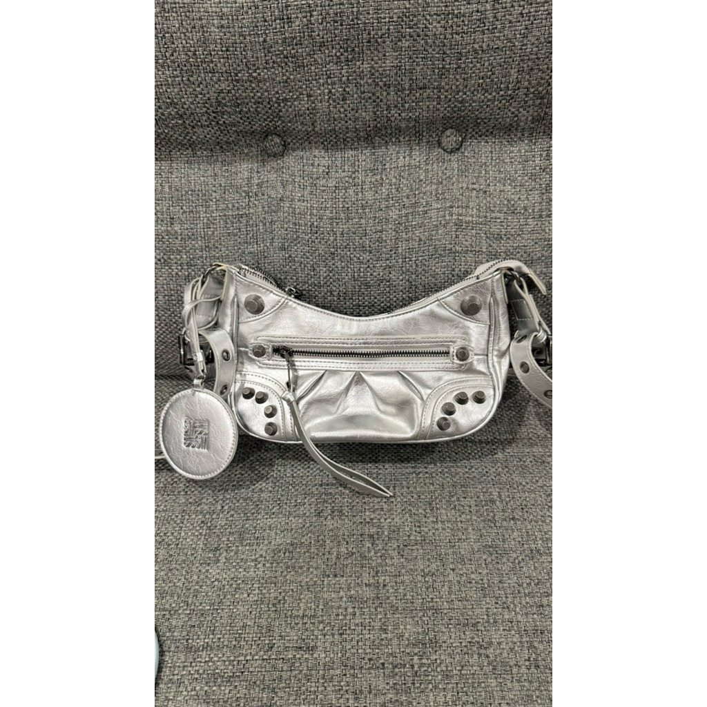 Steve Madden Bglowing in silver Original Like New Bag