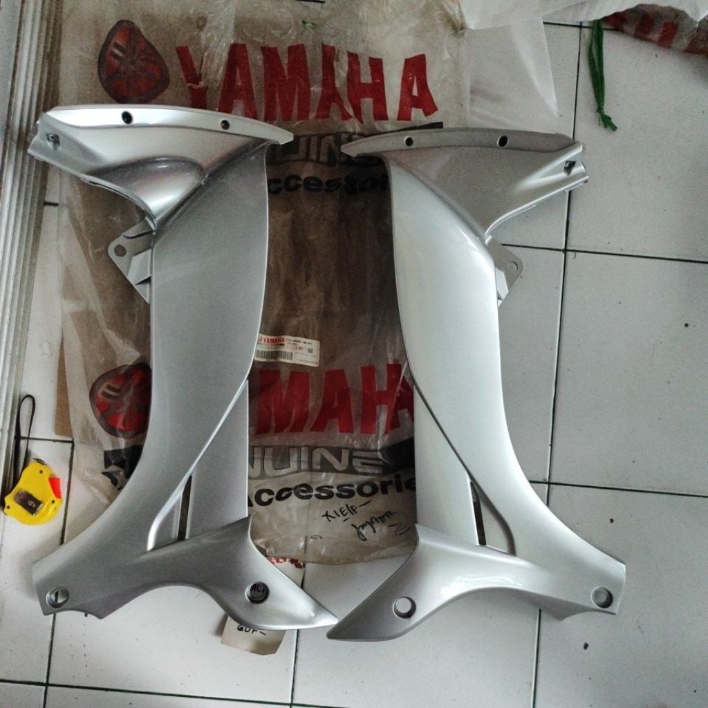 Legshield Sayap Dalam Kanan Kiri Jupiter Z Lama Burhan Silver Original YGP 5TP-F8385-00-P3 5TP-F8395