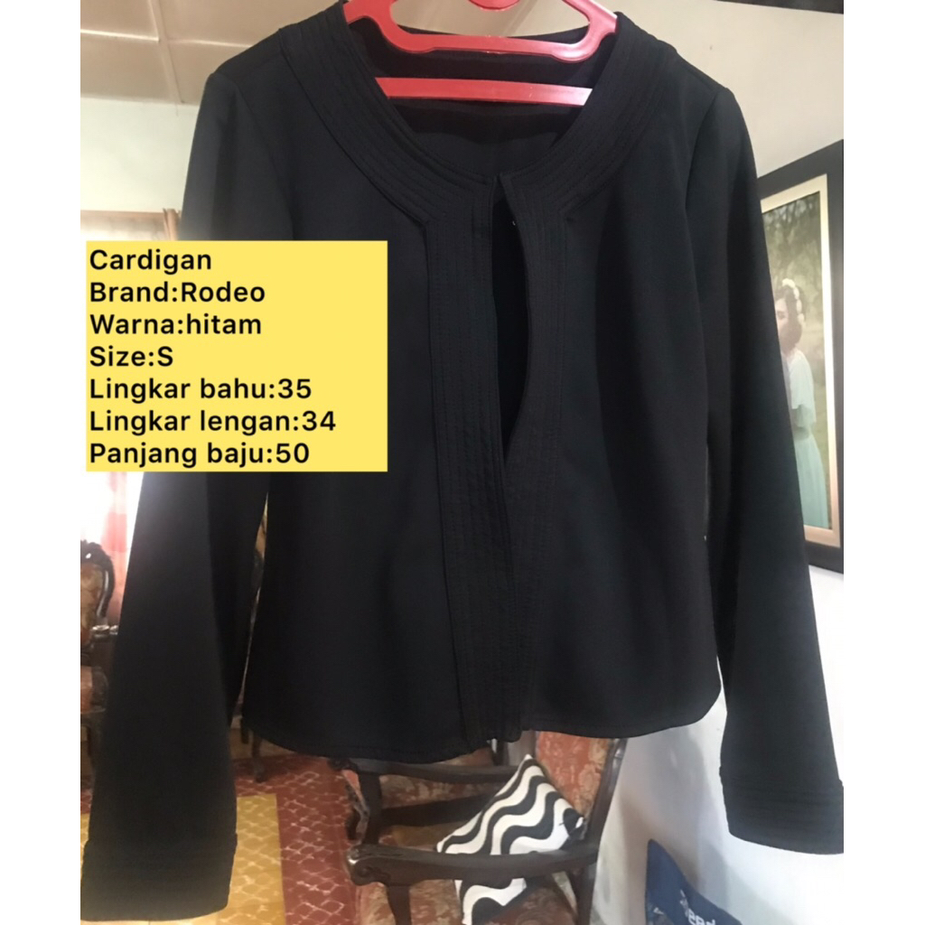 Cardigan hitam ukuran S brand Rodeo