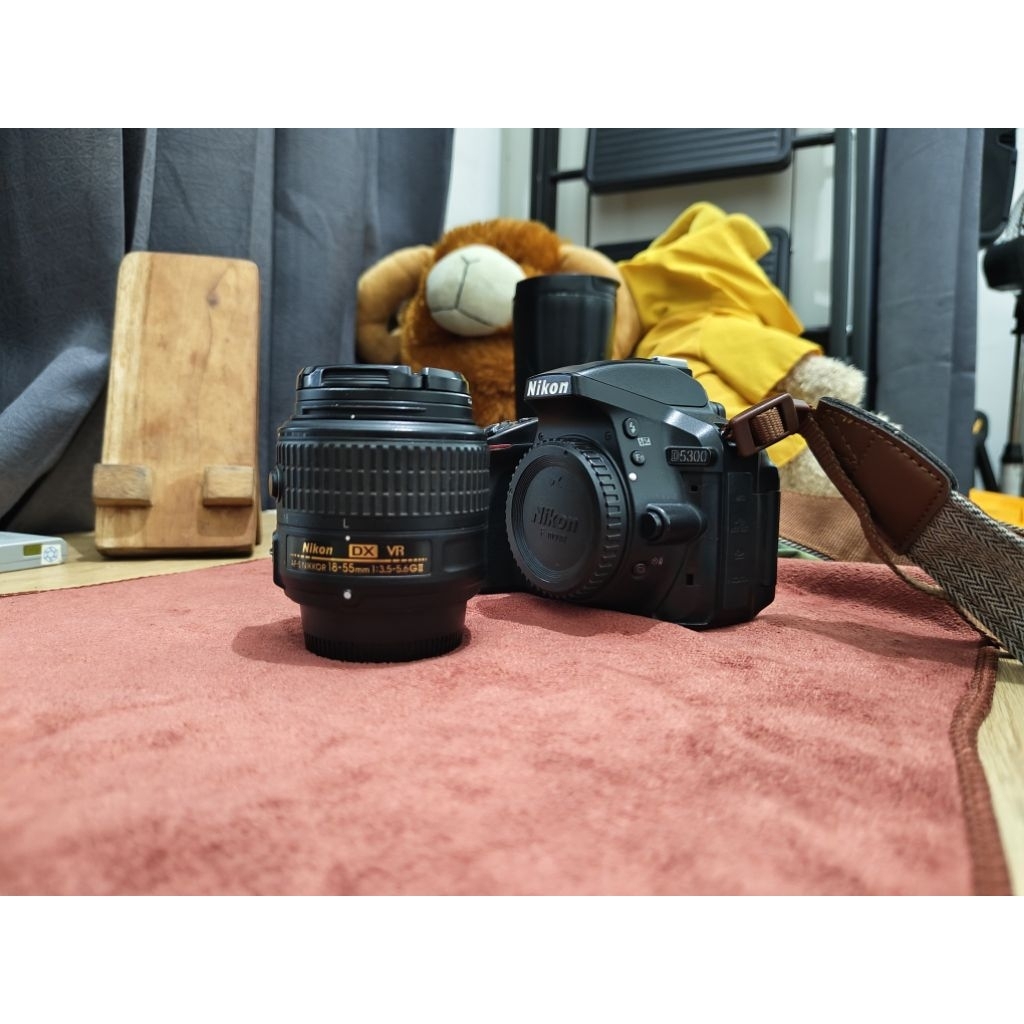 Kamera dslr Nikon D5300 lensa kit afs 18-55 VR G 2 Mulus 2 battery sony canon fujifilm mirrorless no