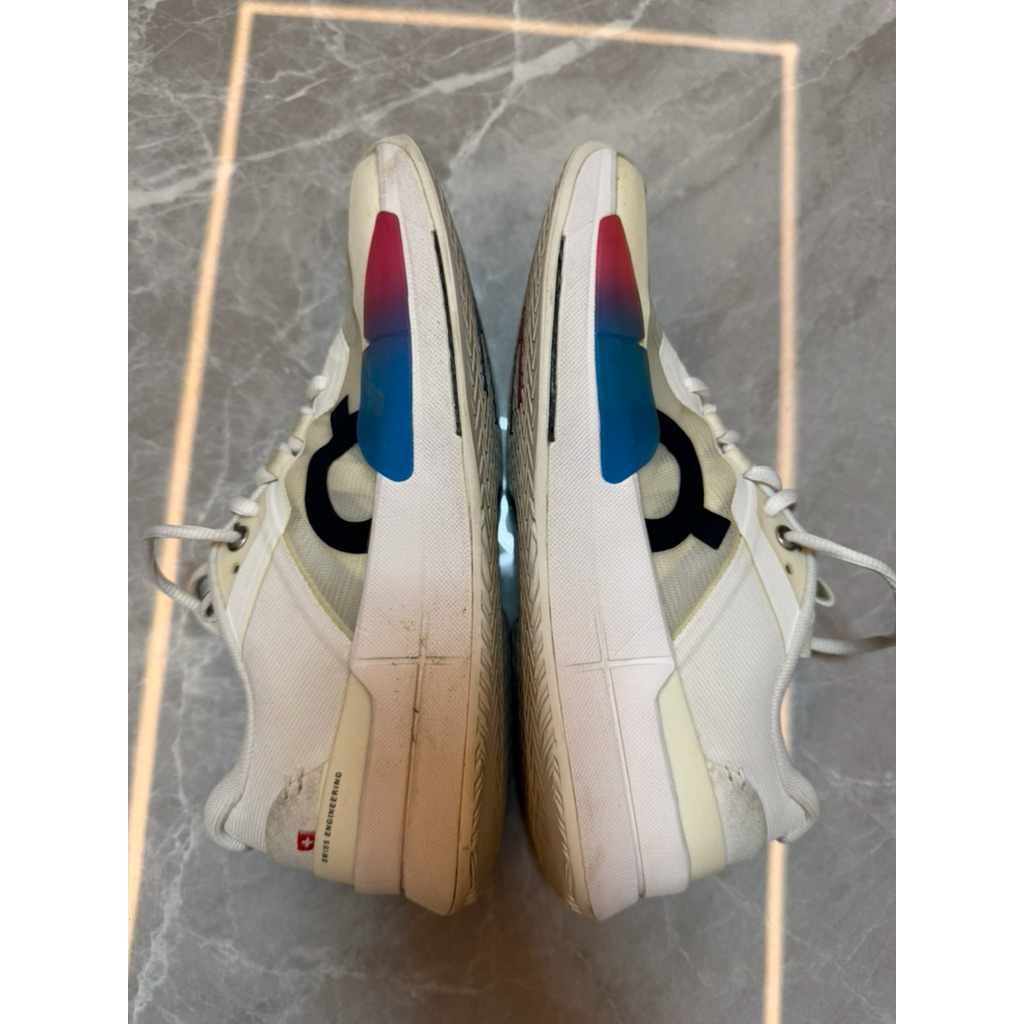 On Cloud on the roger white malibu women