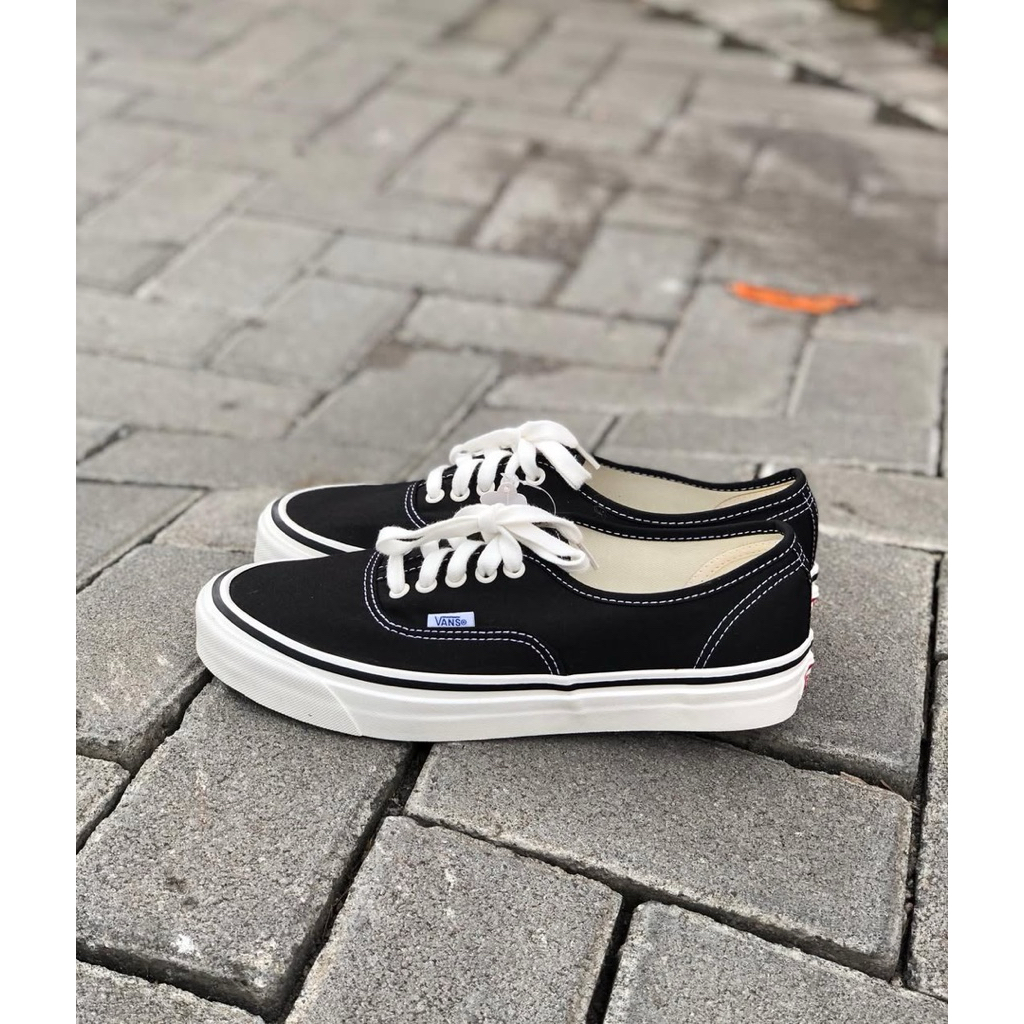 AUTHENTIC ANAHEIM DX 44 BLACK WHITE