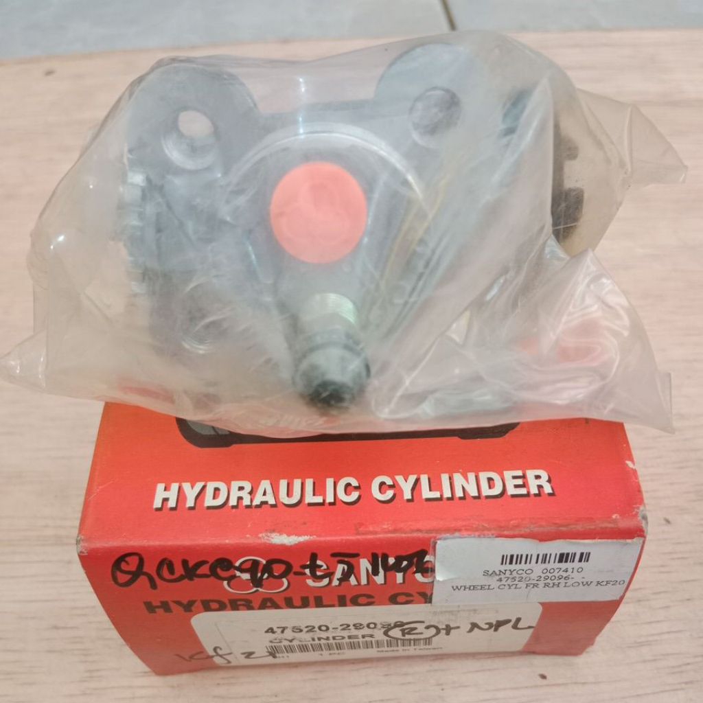Wheel Cylinder/MAster Rem Depan Kanan+Nempel Kijang 4k kf20 | 47520-29096
