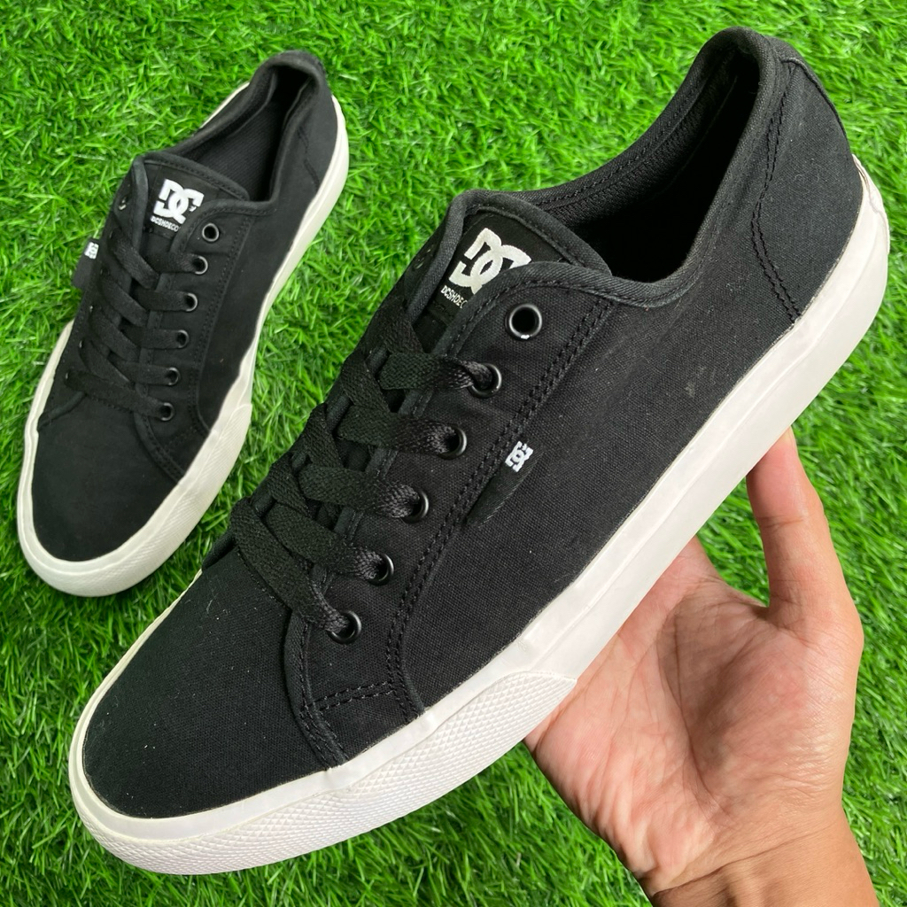DC Shoes Manual Black Canvas sneakers size 43