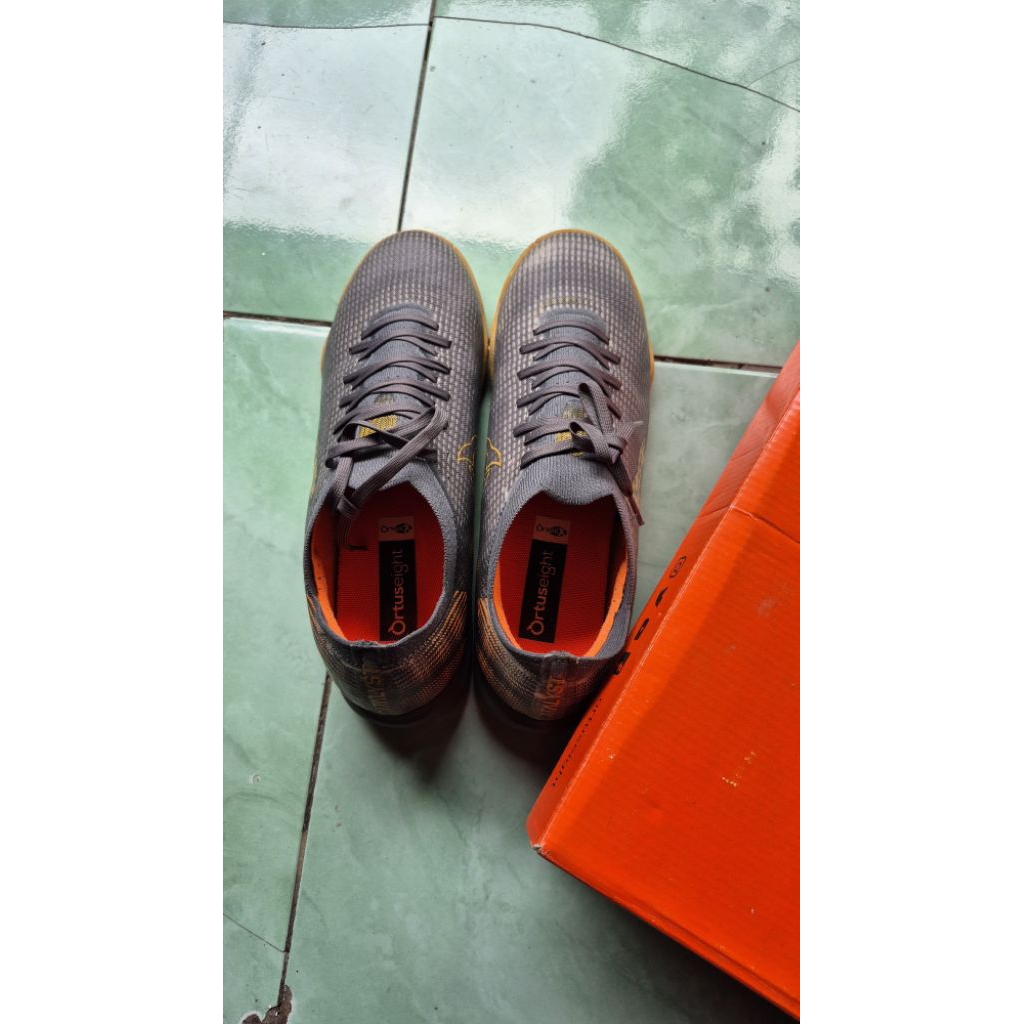 preloved sepatu futsal ortuseight