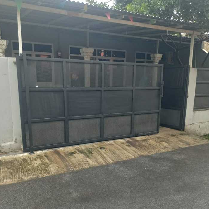 pagar rumah bahan plat perforated dan plat esser bukaan geser warna hitam