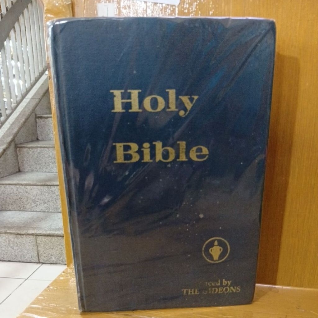 HOLY BIBLE PLACED BY THE GIDEONS ORIGINAL HARD COVER PERNAH PAKAI