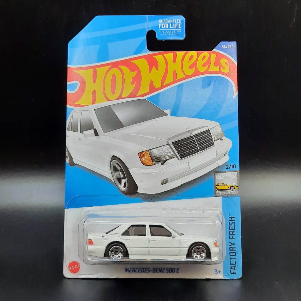 Hot Wheels Mercedes Benz 500 E Putih Card Kerut