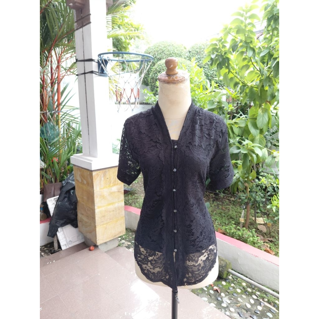 Kebaya brukat brokat / kebaya jadi hitam / kebaya pendek / kebaya modern / kebaya murah / atasan