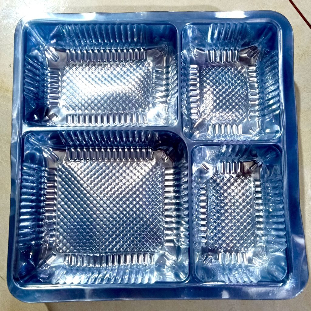 Mika Plastik Sekat 4 / Mika Sekat 4 Box Nasi Katering Ukuran 18x18