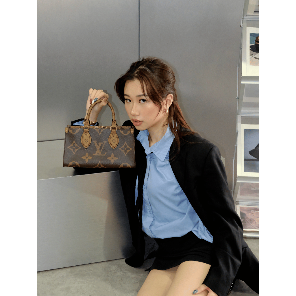 On The Go Monogram East West Chain Bag Tas Selempang Tangan Wanita | Dailyluxury_id