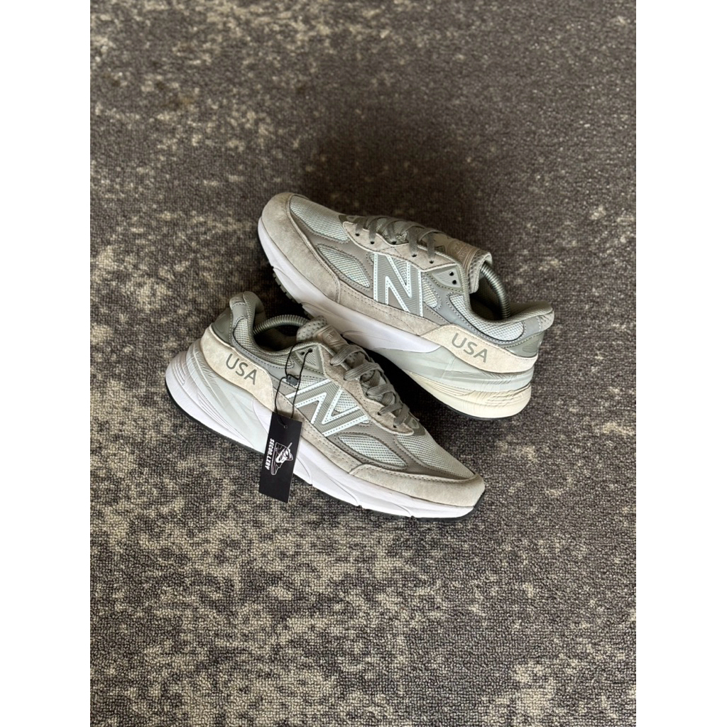 New Balance 990 V6