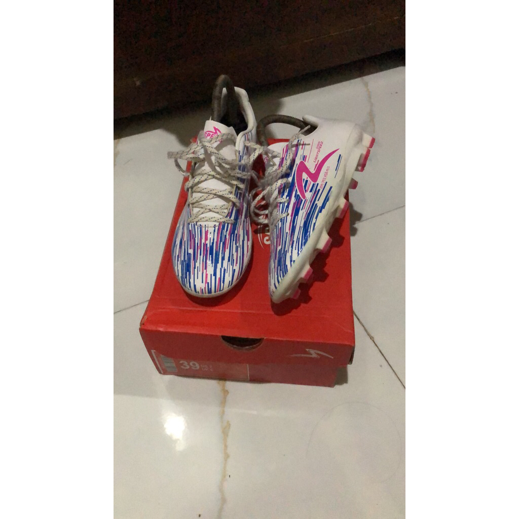 sepatu bola lightspeed reborn