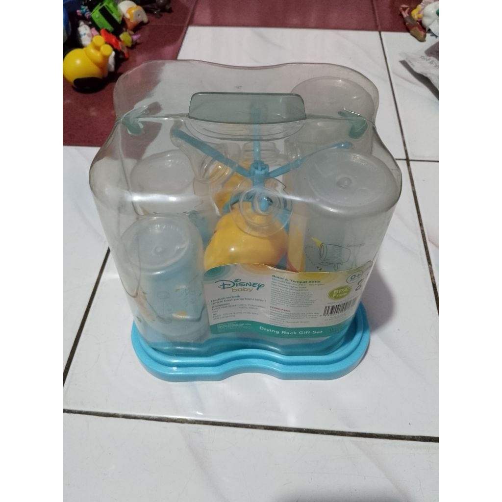 Botol susu Disney isi 4 set.
