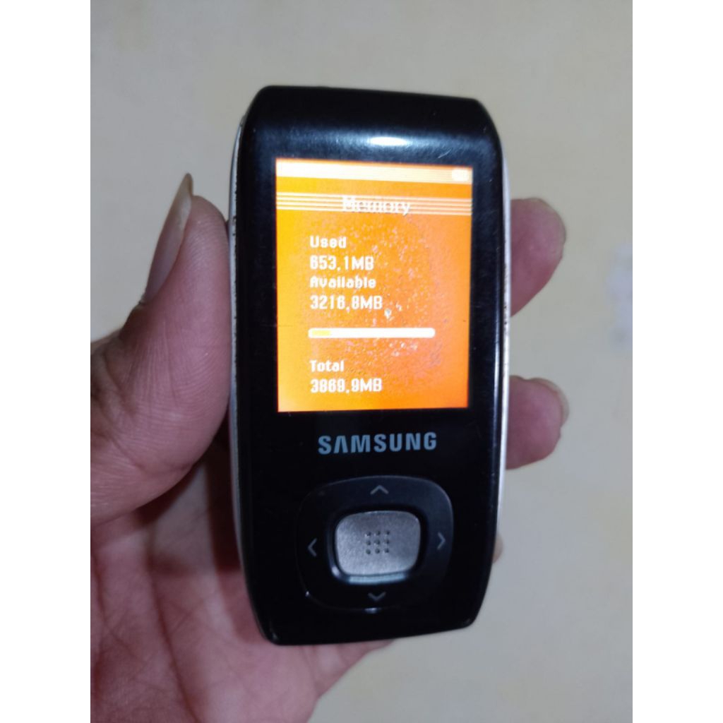 Samsung MP3 player yp-t9