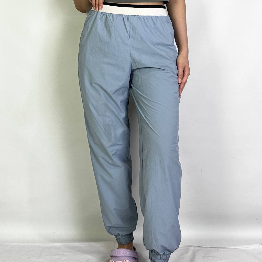 celana wanita Uniqlo JWanderson size S (28-30) seperti baru 100% original 120226L