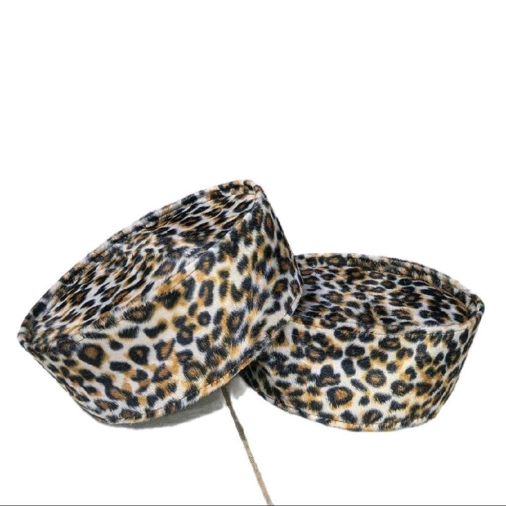 peci motif bulu macan tutul