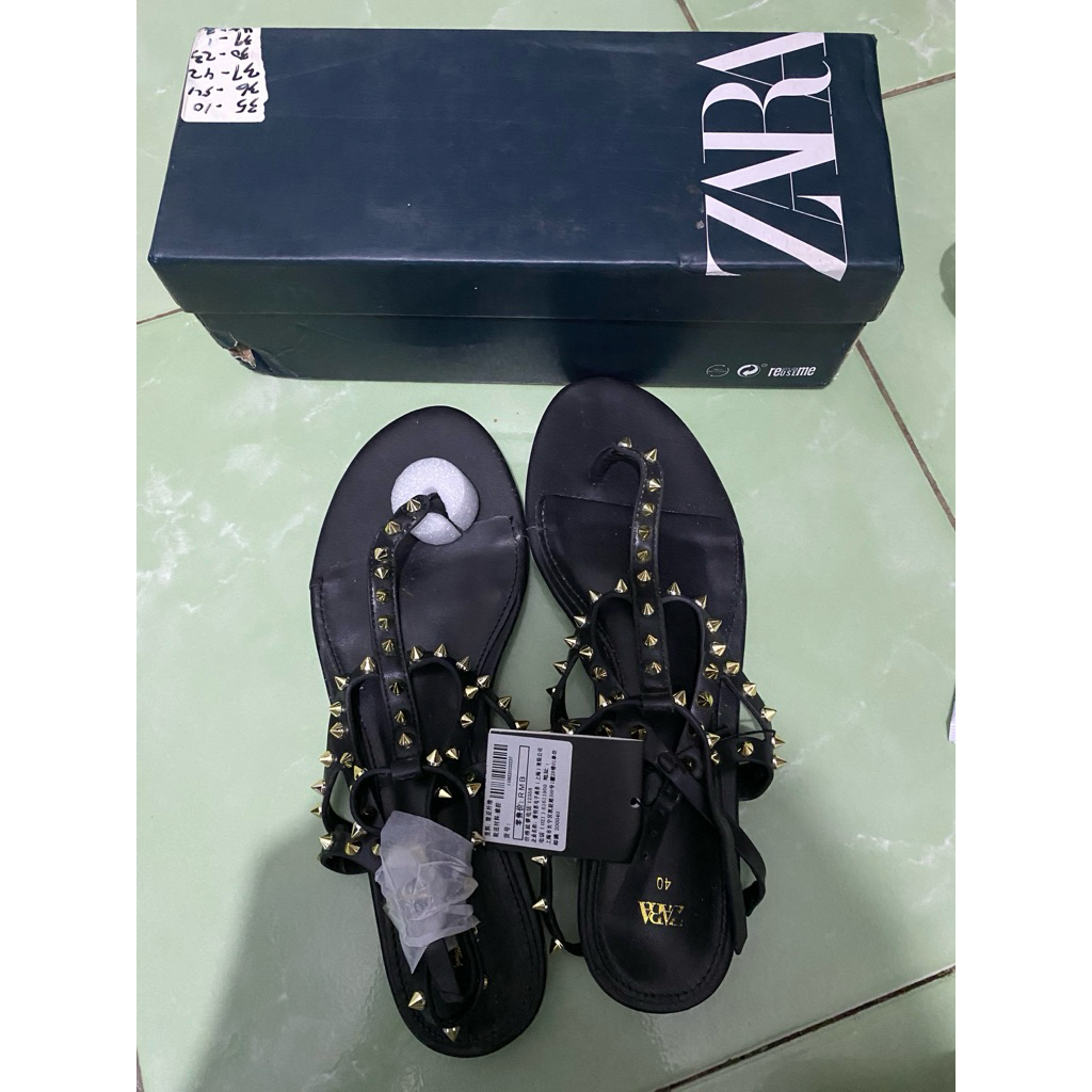 Sandal ZARA Studded Hitam Wanita Size 40 – Flat Sandal Premium Edgy Chic